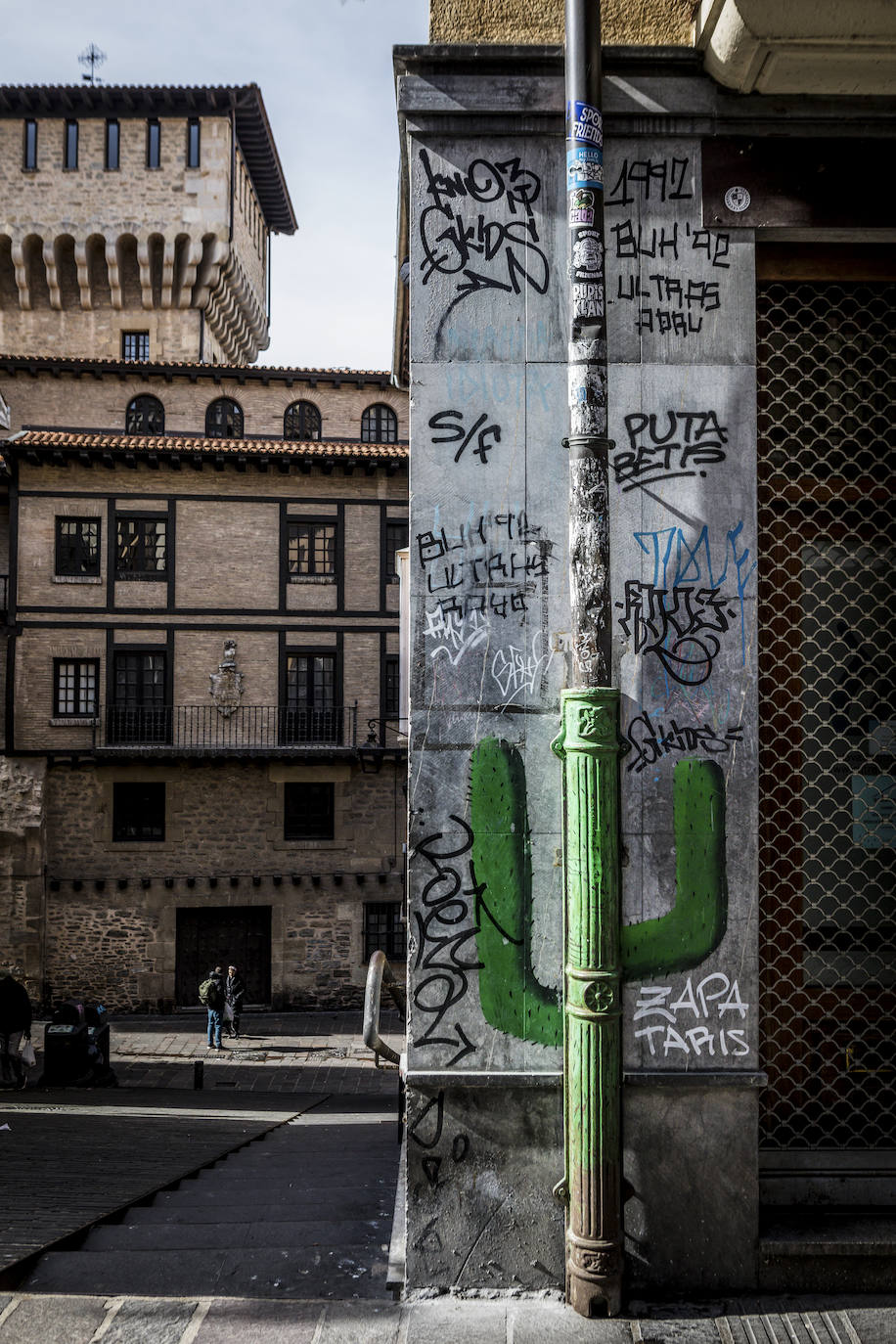 Grafitis En El Casco Viejo De Vitoria El Correo